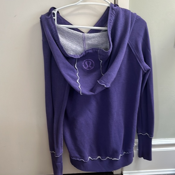 Purple lululemon sweatshirt fitted - Picture 4 of 5